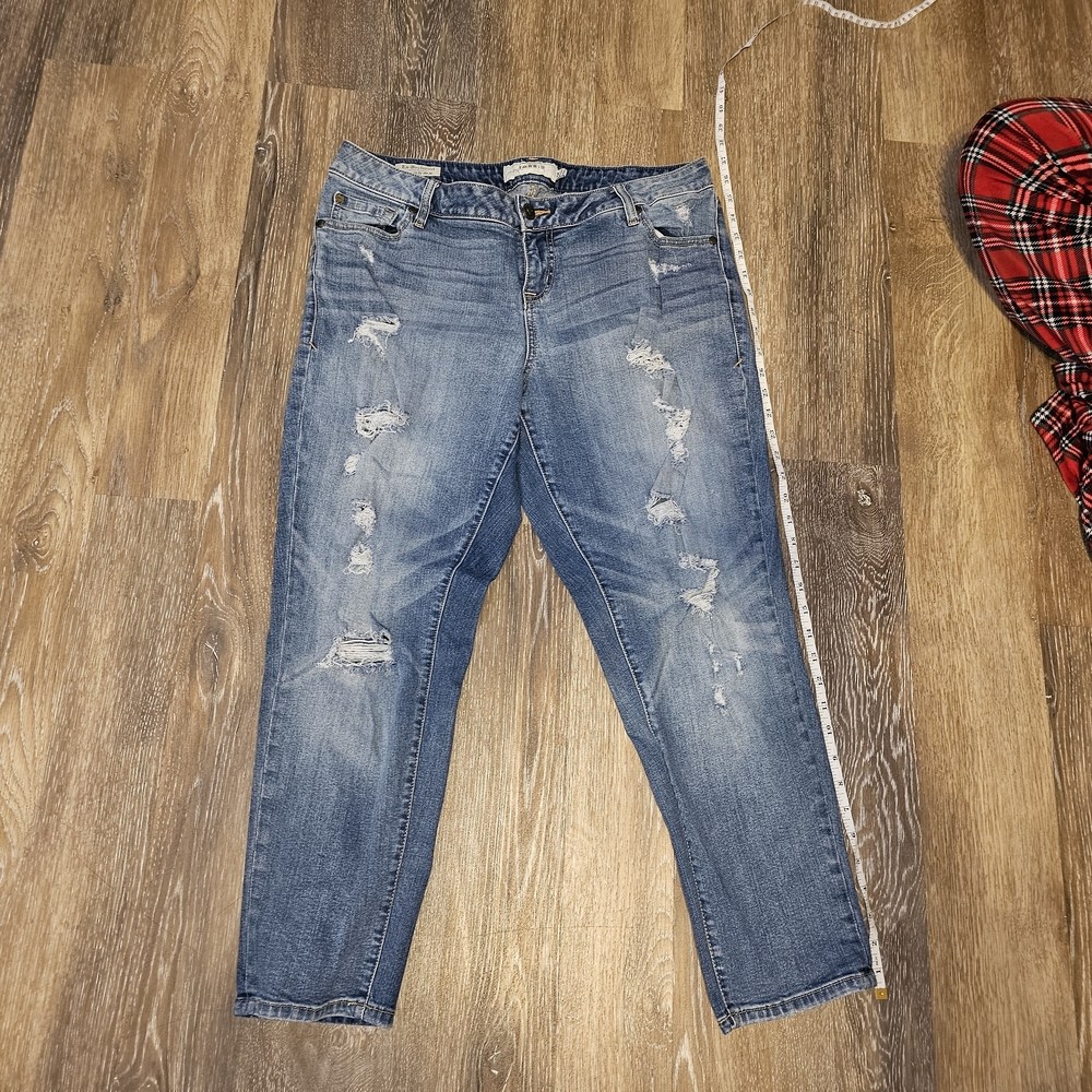 Distressed Blue Jeans - Picture 3 of 7